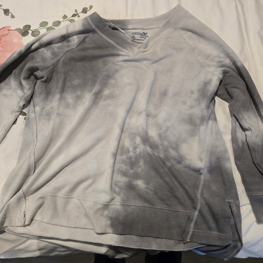 Terra & Sky Light Gray Top